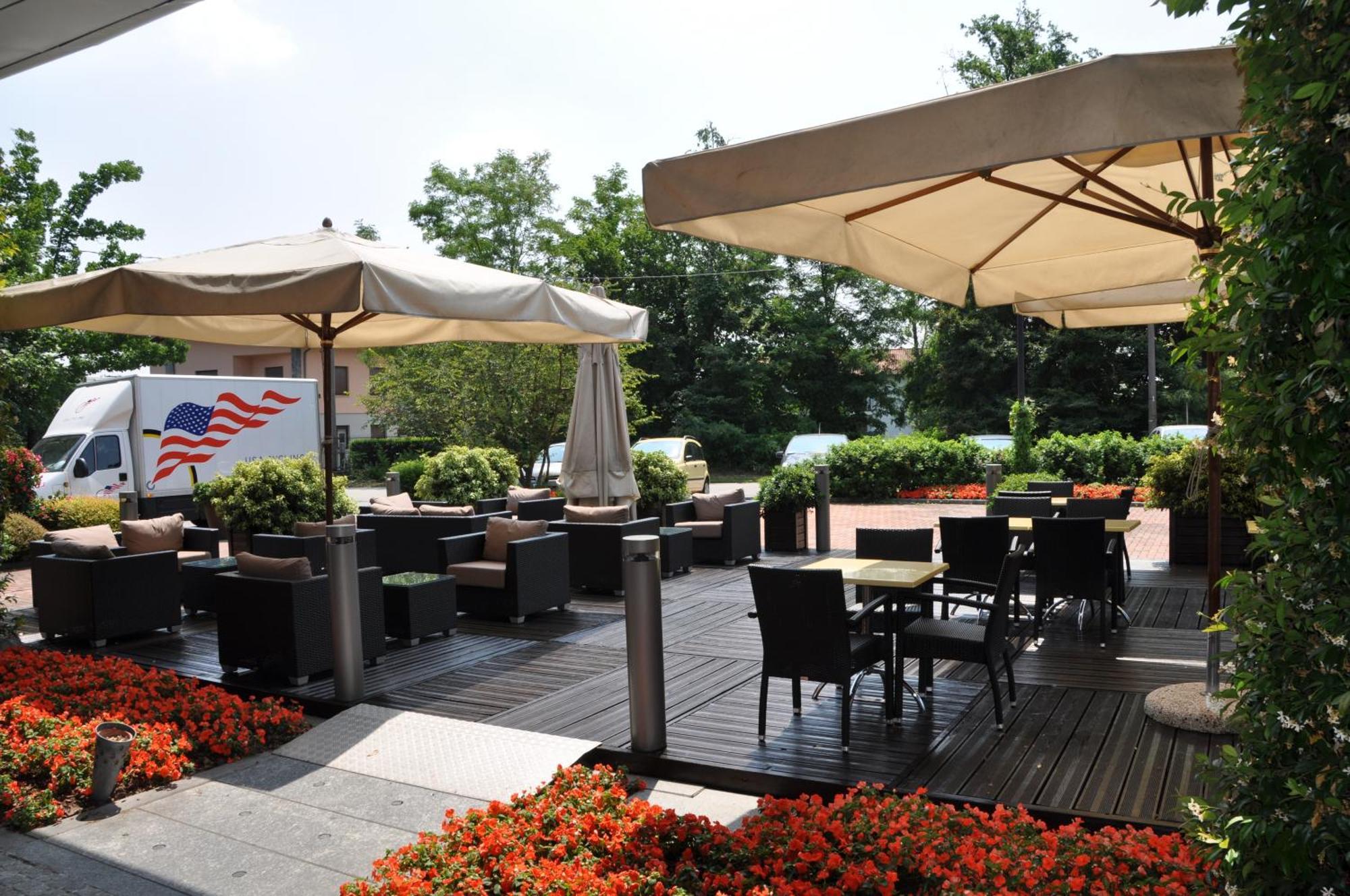 First Hotel Malpensa Case Nuove  Esterno foto