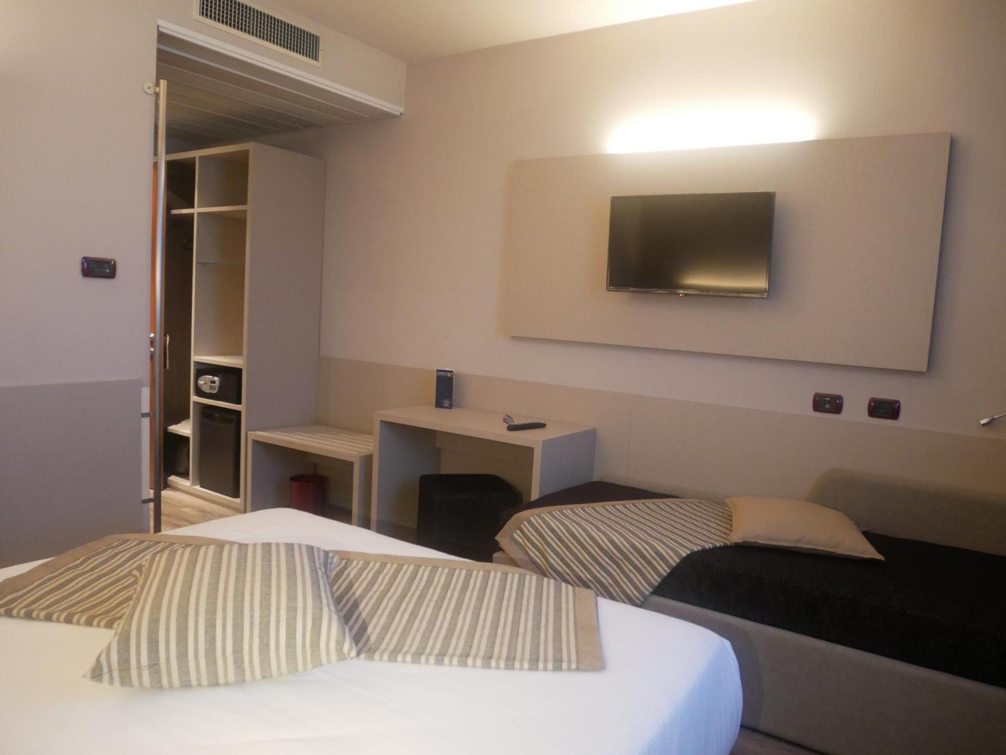 First Hotel Malpensa Case Nuove  Camera foto