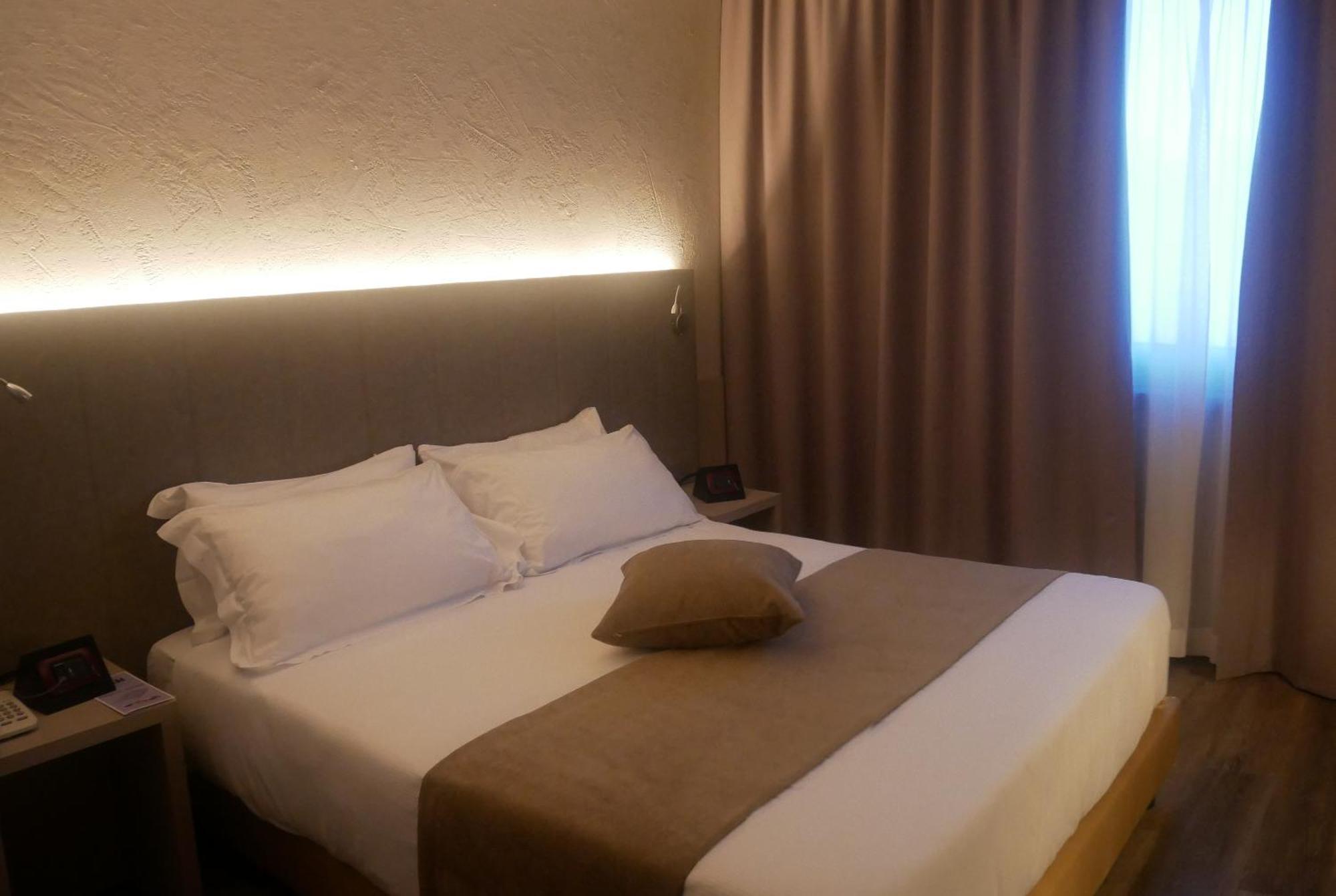 First Hotel Malpensa Case Nuove  Camera foto