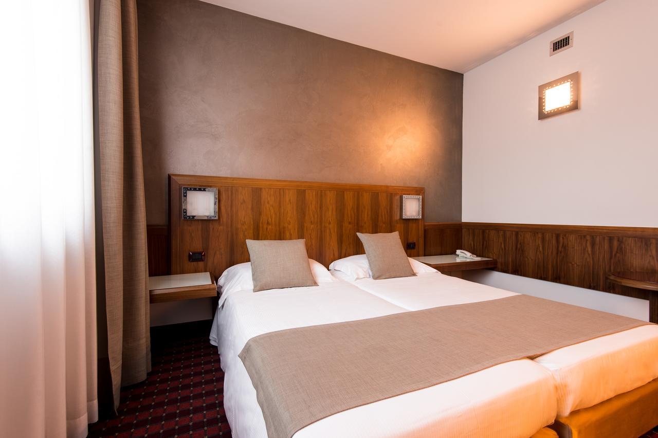 First Hotel Malpensa Case Nuove  Esterno foto