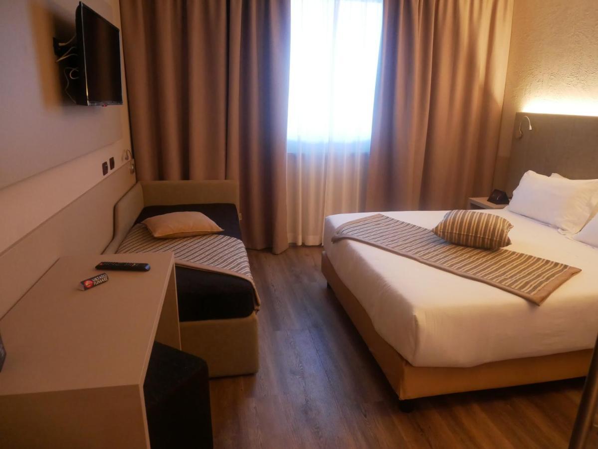 First Hotel Malpensa Case Nuove  Esterno foto
