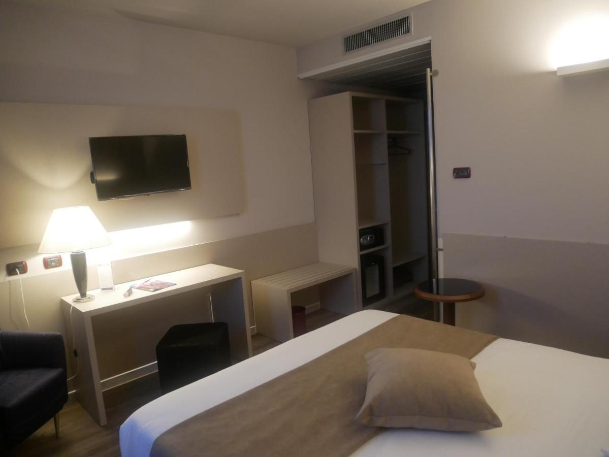 First Hotel Malpensa Case Nuove  Esterno foto